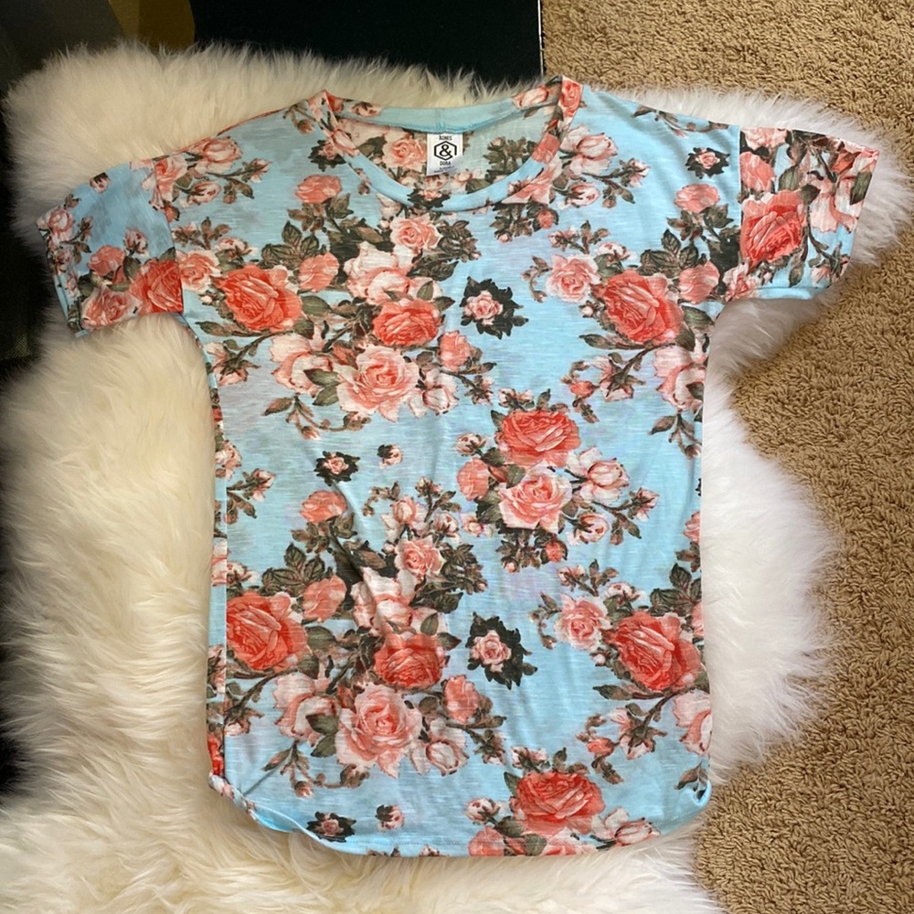 A&D short sleeve top, size XS